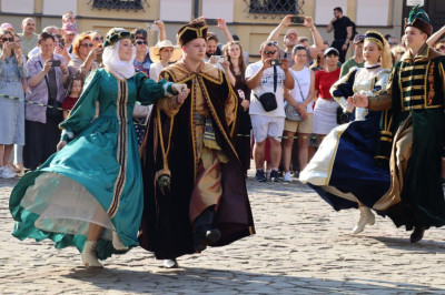 image_1zBpYzNLIA-.jpg